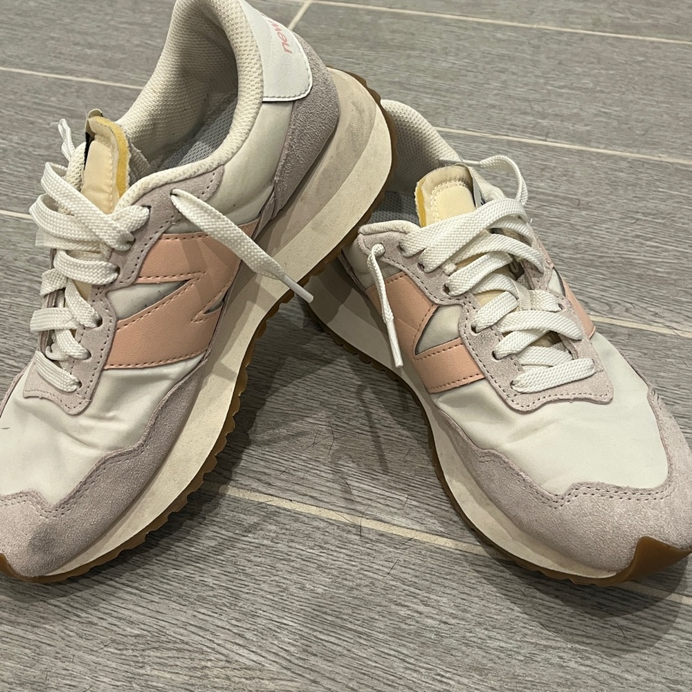 New Balance 237 - blush and white - Size 7